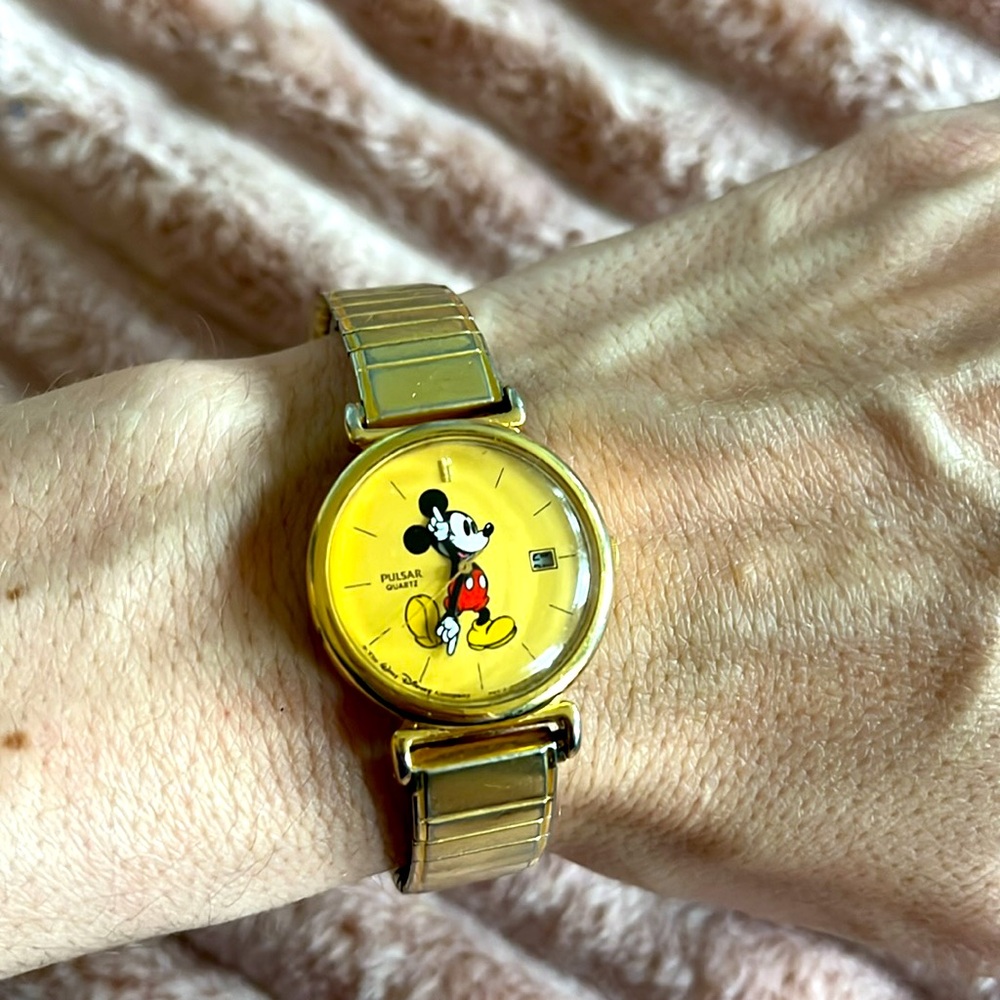 Pulsar Gold Mickey Mouse Watch - Picture 4 of 7